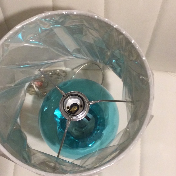 NWOT Blue Glass Table Lamp With Cream/White Shade - Picture 14 of 16